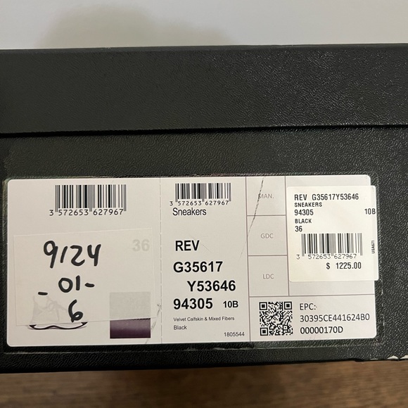 CHANEL
**SOLD** Velvet Calfskin Mixed Fibers CC Sneakers Black 36 - Picture 13 of 15